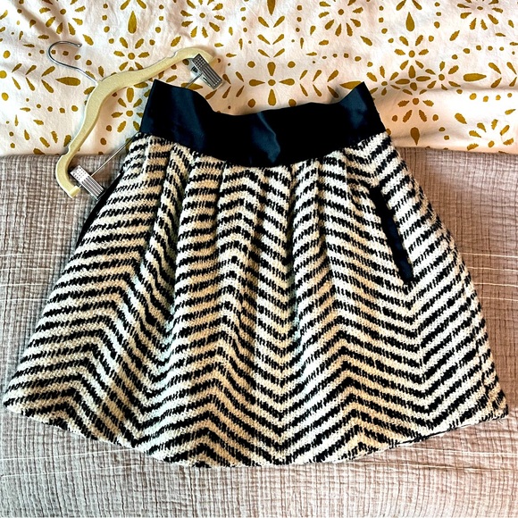Wool mini skirt… with pockets! 🤩 - Picture 1 of 6